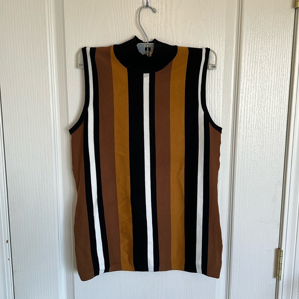 Sleeveless turtleneck